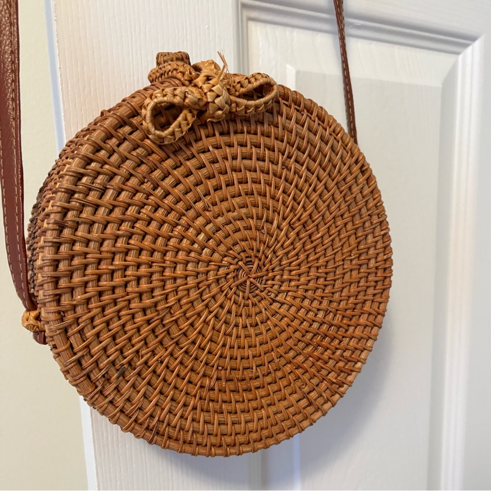 Antik Kraft Tan Crossbody Bag with Spiral Weave
